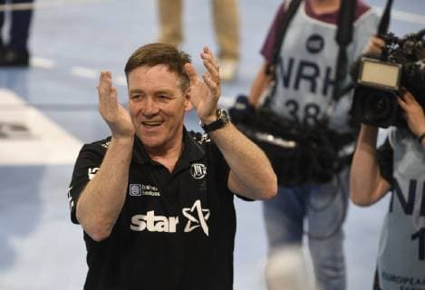 iTHW-Trainer Alfred Gislason jubelt nach dem EHF-Cup-Sieg, THW Kiel vs Füchse Berlin, Handball-EHF-Cup-Finals, Finale, 18.05.19 Kiel Sparkassen-Arena Schleswig-Holstein Germany