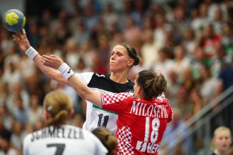 Xenia Smits (Deutschland) im Zweikampf mit Katarina Milosevic (Kroatien) Deutschland vs Kroatien, Handball, WM-Qualifikation, 05.06.2019 Deutschland vs Kroatien, Handball, WM-Qualifikation, 05.06.2019 Hamm Copyright: xEIBNER RenexWeissx EP_RWS