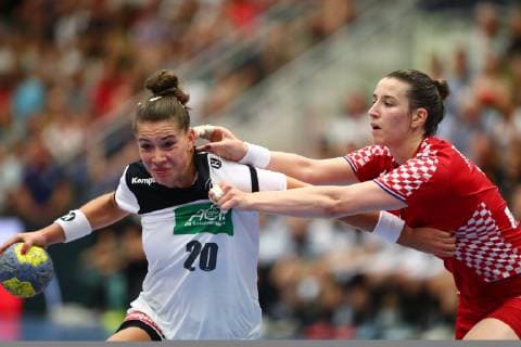 Emily Boelk (Deutschland) im Zweikampf mit Katarina Debelic (Kroatien) Deutschland vs Kroatien, Handball, WM-Qualifikation, 05.06.2019 Deutschland vs Kroatien, Handball, WM-Qualifikation, 05.06.2019 Hamm Copyright: xEIBNER RenexWeissx EP_RWS