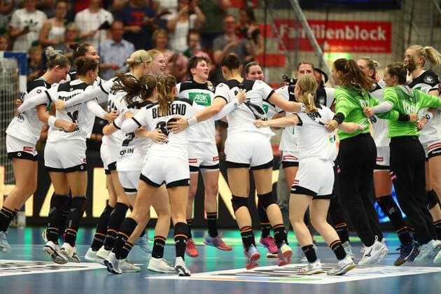 Sport Themen der Woche KW23 Sport Bilder des Tages Die deutschen Spielerinnen feiern die Qualifikation fuer die WM Deutschland vs Kroatien, Handball, WM-Qualifikation, 05.06.2019 Deutschland vs Kroatien, Handball, WM-Qualifikation, 05.06.2019 Hamm *** The German players celebrate the qualification for the World Cup Germany vs. Croatia, Handball, World Cup qualification, 05 06 2019 Germany vs. Croatia, Handball, World Cup qualification, 05 06 2019 Hamm Copyright: xEIBNER RenexWeissx EP_RWS