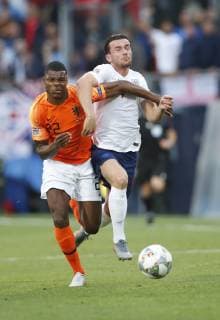 Denzel Dumfries of Netherlands challenges Ben Chilwell of England during the UEFA Nations League match at D. Afonso Henriques Stadium, Guimaraes. Picture date: 6th June 2019. Picture credit should read: David Klein Sportimage EDITORIAL USE ONLY. No use with unauthorised audio, video, data, fixture lists, club league logos or live services. Online in-match use limited to 120 images, no video emulation. No use in betting, games or single club league player publications. SPI-0093-0038