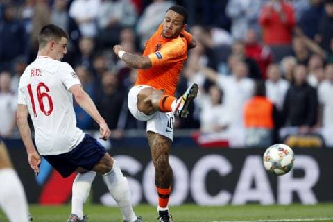 (l-r) Declan Rice of England, Memphis Depay of Holland during the UEFA Nations League semi final match between The Netherlands and England at Estadio D. Afonso Henriques on June 06, 2019 in Guimaraes, Portugal UEFA Nations League 2018 2019 xVIxVIxImagesx xMauricexvanxSteenxIVx 14675066
