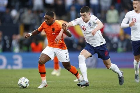 (l-r) Steven Bergwijn of Holland, Declan Rice of England during the UEFA Nations League semi final match between The Netherlands and England at Estadio D. Afonso Henriques on June 06, 2019 in Guimaraes, Portugal UEFA Nations League 2018 2019 xVIxVIxImagesx xMauricexvanxSteenxIVx 14675075