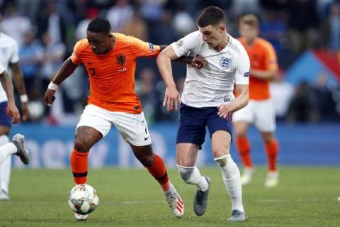 (l-r) Steven Bergwijn of Holland, Declan Rice of England during the UEFA Nations League semi final match between The Netherlands and England at Estadio D. Afonso Henriques on June 06, 2019 in Guimaraes, Portugal UEFA Nations League 2018 2019 xVIxVIxImagesx xMauricexvanxSteenxIVx 14675076