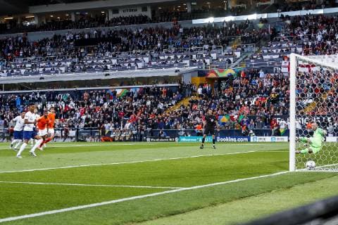 GUIMARAES, 06-06-2019, Estadio D. Afonso Henriques , UEFA Nations League Semi Final. England player Marcus Rashford scores penalty, Netherlands keeper Jasper Cillessen no chance during the game Netherlands - England Netherlands - England  x3610612x Copyright:
