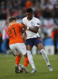 Frenkie de Jong of Netherlands challenged by Marcus Rashford of England during the UEFA Nations League match at D. Afonso Henriques Stadium, Guimaraes. Picture date: 6th June 2019. Picture credit should read: David Klein Sportimage EDITORIAL USE ONLY. No use with unauthorised audio, video, data, fixture lists, club league logos or live services. Online in-match use limited to 120 images, no video emulation. No use in betting, games or single club league player publications. SPI-0093-0068