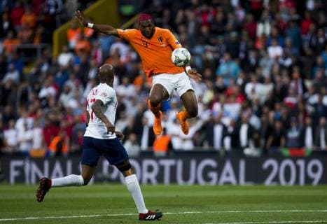 6th June 2019, St& xe1;dio D Afonso Henriques, Guimar& xe3;es, Portugal; UEFA Nations league Football semi-final, Netherlands versus England; Babel of NED wins the clearing header  ActionPlus12141637 NikolaxKrstic