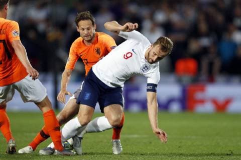 (l-r) Daley Blind of Holland, Harry Kane of England during the UEFA Nations League semi final match between The Netherlands and England at Estadio D. Afonso Henriques on June 06, 2019 in Guimaraes, Portugal UEFA Nations League 2018 2019 xVIxVIxImagesx xMauricexvanxSteenxIVx 14675805