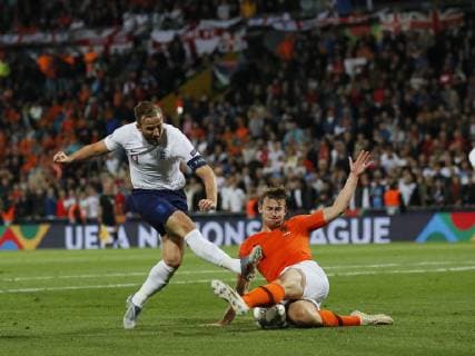 Matthijs de Ligt of Netherlands blocks a shot from Harry Kane of England during the UEFA Nations League match at D. Afonso Henriques Stadium, Guimaraes. Picture date: 6th June 2019. Picture credit should read: David Klein Sportimage EDITORIAL USE ONLY. No use with unauthorised audio, video, data, fixture lists, club league logos or live services. Online in-match use limited to 120 images, no video emulation. No use in betting, games or single club league player publications. SPI-0093-0094