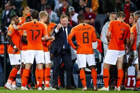 GUIMARAES, 06-06-2019, Estadio D. Afonso Henriques , UEFA Nations League Semi Final. Netherlands trainer Ronald Koeman talking to players during the game Netherlands - England Netherlands - England  x3611282x Copyright: