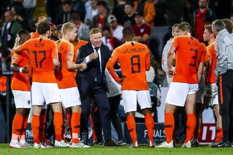 GUIMARAES, 06-06-2019, Estadio D. Afonso Henriques , UEFA Nations League Semi Final. Netherlands trainer Ronald Koeman talking to players during the game Netherlands - England Netherlands - England  x3611284x Copyright: