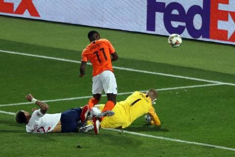 June 6, 2019 - Guimaraes, Portugal - GUIMARAES, PORTUGAL - JUNE 6: Quincy Promes of Netherlands shoots to score during the UEFA Nations League Semi-Final football match Netherlands vs England, at the Dom Afonso Henriques stadium in Guimaraes, Portugal, on June 6, 2019. Netherlands vs England - UEFA Nations League Semi-Final  - ZUMAn230 20190606_zaa_n230_472 Copyright: xPedroxFiuzax