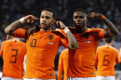 (l-r) Memphis Depay of Holland, Quincy Promes of Holland during the UEFA Nations League semi final match between The Netherlands and England at Estadio D. Afonso Henriques on June 06, 2019 in Guimaraes, Portugal UEFA Nations League 2018 2019 xVIxVIxImagesx xMauricexvanxSteenxIVx 14676334