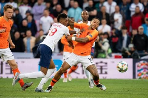 Guimaraes, Portugal, 06.06.2019, UEFA Nations League, Halblfinale, Niederlande - England, Marcus Rashford (ENG) und Memphis Depay (NLD) im Zweikampf ( Defodi-01053042470