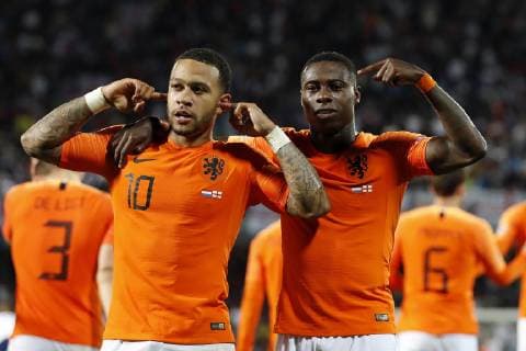 (L-R) Memphis Depay of Holland, Quincy Promes of Holland during the UEFA Nations League semi final match between The Netherlands and England at Estadio D. Afonso Henriques on June 06, 2019 in Guimaraes, Portugal UEFA Nations League 2018 2019 xVIxVIxImagesx xMauricexvanxSteenxIVx 14677061