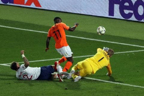 June 6, 2019 - Guimaraes, Portugal - GUIMARAES, PORTUGAL - JUNE 6: Quincy Promes of Netherlands shoots to score during the UEFA Nations League Semi-Final football match Netherlands vs England, at the Dom Afonso Henriques stadium in Guimaraes, Portugal, on June 6, 2019. Netherlands vs England - UEFA Nations League Semi-Final - ZUMAf123 20190606_zap_f123_008 Copyright: xPedroxFiuzax