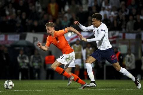 June 6, 2019 - Guimares, Portugal - Frenkie de Jong of Netherlands and Ajax and Dele Alli of England and Tottenham Hotspur FC during the UEFA Nations League Semi-Final football match Netherlands vs England at D.Afonso Henriques stadium in Guimares on June 6, 2019. ..( NurPhoto) Netherlands v England - UEFA Nations League Semi-Final  - ZUMAn230 20190606_zaa_n230_576 Copyright: xFilipexAmorimx