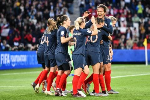 Jubel, Freuen, celebrate, happy, cheer , Goal Celebration Frankreich 3:0, 07.06.2019, Paris (Frankreich), Fussball, FIFA Frauen-WM 2019, Ero?ffnungsspiel, Frankreich - Su?dkorea, FIFA REGULATIONS PROHIBIT ANY USE OF PHOTOGRAPHS AS IMAGE SEQUENCES AND OR QUASI-VIDEO.