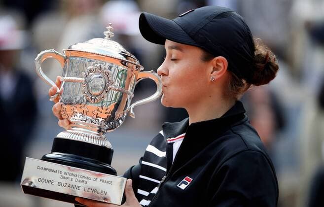 Sport Themen der Woche KW23 Sport Bilder des Tages TENNIS - WTA, Tennis Damen French Open 2019 PARIS,FRANCE,08.JUN.19 - TENNIS - WTA Tour, French Open, Roland Garros, Grand Slam. Image shows Ashleigh Barty (AUS). Keywords: award, trophy. GEPAxpictures xMatthiasxHauer