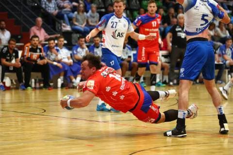 Benjamin Meschke (Balingen) hechtet am Kreis nach dem Ball TV Grosswallstadt vs HBW Balingen-Weilstetten, Handball, 2. Bundesliga, 08.06.2019 TV Grosswallstadt vs HBW Balingen-Weilstetten, Handball, 2. Bundesliga, 08.06.2019 Elsenfeld Copyright: xWeissx Eibner-Pressefotox EP_rws