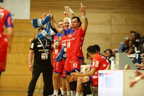 Jubel auf der Balinger Bank, vorne: Benjamin Meschke (Balingen) TV Grosswallstadt vs HBW Balingen-Weilstetten, Handball, 2. Bundesliga, 08.06.2019 TV Grosswallstadt vs HBW Balingen-Weilstetten, Handball, 2. Bundesliga, 08.06.2019 Elsenfeld Copyright: xWeissx Eibner-Pressefotox EP_rws