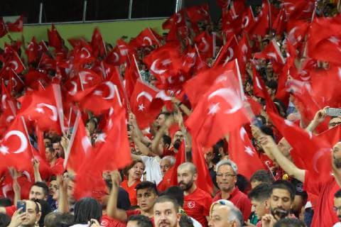 Fußball, EM Quali, Türkei - Frankreich Fans of Turkey during the Euro 2020 football qualification match between Turkey and France at the Buyuksehir Belediyesi stadium in Konya, on June 8, 2019. 