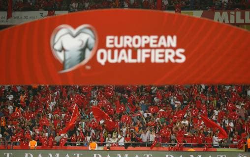 Fußball, EM Quali, Türkei - Frankreich Fans of Turkey during the Euro 2020 football qualification match between Turkey and France at the Buyuksehir Belediyesi stadium in Konya, on June 8, 2019. 