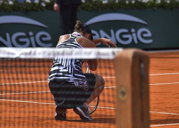 Ashleigh Barty TENNIS : Internationnaux de France - Roland Garros 2019 - 06 08 2019 finale dames : Ashleigh Barty vs Marketa Vondrousova MAO Panoramic 