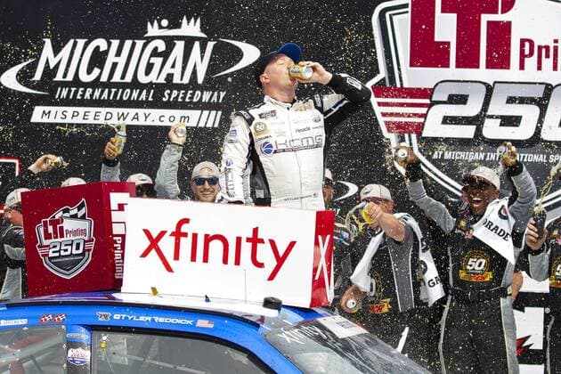 Sport Themen der Woche KW23 Sport Bilder des Tages June 8, 2019 - Brooklyn, Michigan, U.S - Xfinity Series driver TYLER REDDICK celebrates with his team after winning the 28th Annual LTi Printing 250 Xfinity race at Michigan International Speedway. 28th Annual LTi Printing 250 - ZUMAm242 20190608_zap_m242_022 Copyright: xScottxMapesx