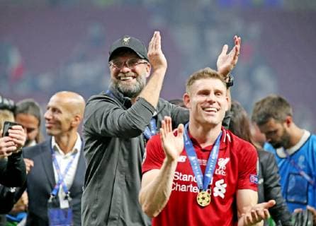 UEFA Champions League Finale 2019 Tottenham Hotspurs - FC Liverpool Spanien, Madrid, 01.06.2019, Fussball, UEFA Champions League, Saison 2018 2019, Finale in Madrid, Tottenham Hotspurs - FC Liverpool (0:2): Jürgen Klopp (Trainer FC Liverpool) feiert den Gewinn der CL, re. James Milner (FC Liverpool), DFL DFB REGULATIONS PROHIBIT ANY USE OF PHOTOGRAPHS AS IMAGE SEQUENCES AND OR QUASI-VIDEO.