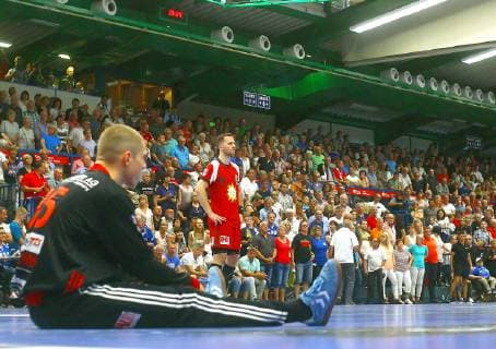 Enttäuschung über die Niederlage bei Torhüter Joel Birlehm (in seinem letzten Spiel für Lübbecke) und Marian Orlowski (Lübbecke, dahinter) Handball 2.Liga 2018 19 EHV Aue - TuS Nettelstedt-Lübbecke 28:27 am 8.6.2019 EHV Aue - TuS Nettelstedt-Lübbecke