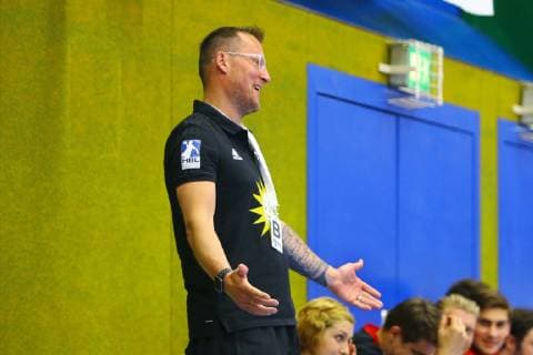Stand am Schluss mit leeren Händen da: Trainer Heidmar Felixson (in seinem letzten Spiel für Lübbecke) Handball 2.Liga 2018 19 EHV Aue - TuS Nettelstedt-Lübbecke 28:27 am 8.6.2019 EHV Aue - TuS Nettelstedt-Lübbecke