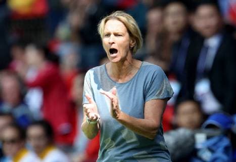 Frankreich, Rennes, Roazhon Park, 08.06.2019, Fussball - FIFA Frauen-WM - Deutschland - China VR Bild: v. l. Bundestrainerin Martina Voss-Tecklenburg (Deutschland) *** France, Rennes, Roazhon Park, 08 06 2019, Football FIFA Womens World Cup Germany China VR Picture v l National Coach Martina Voss Tecklenburg Germany Copyright: HMBxMedia xHeikoxBecker