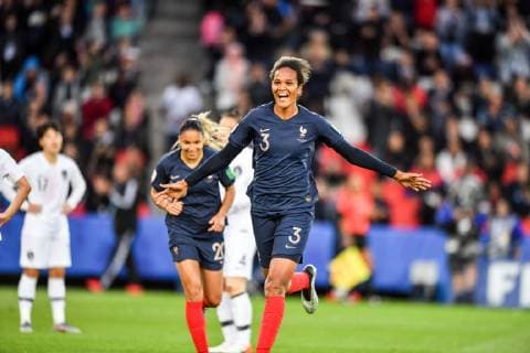 Fussball, FIFA Frauen-WM 2019, Frankrijk v Korea 07-06-2019: WK Voetbal: Vrouwen Frankrijk v Zuid-Korea: Parijs Wendie Renard (Frankreich) (3) happy face after scoring her second goal 3:0 France