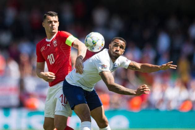 Guimaraes, Portugal, 09.06.2019, UEFA Nations League, 3. Platz, Schweiz - England, Granit Xhaka (Switzerland) and Callum Wilson (England) battle for the ball ( Defodi-09-531-002238