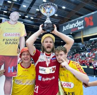 Aalborg Haandbolds Henrik Moellgaard med pokalen efter i herrehaandbold finalekampen mellem Aalborg Haandbold og GOG i Jutlander Bank Arena Aalborg, soendag den 9. juni 2019.. , Aalborg Jylland Denmark Copyright: HenningxBagger HenningxBaggerx COP101 spdk20190609-180043-L