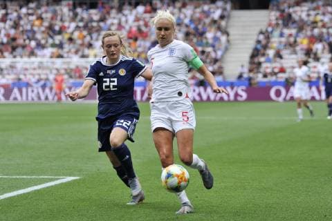 Erin Cuthbert (Ecosse) - Steph Houghton (Angleterre) FOOTBALL : Angleterre vs Ecosse - Coupe du monde de Football Feminin Groupe D - Nice - 09 06 2019 NorbertScanella Panoramic 