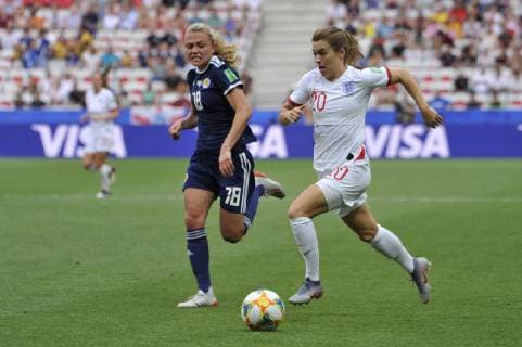 Claire Emslie (Ecosse) - Karen Carney (Angleterre) FOOTBALL : Angleterre vs Ecosse - Coupe du monde de Football Feminin Groupe D - Nice - 09 06 2019 NorbertScanella Panoramic 