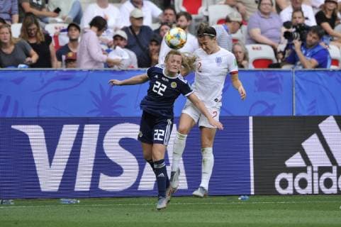 Erin Cuthbert (Ecosse) - Lucy Bronze (Angleterre) FOOTBALL : Angleterre vs Ecosse - Coupe du monde de Football Feminin Groupe D - Nice - 09 06 2019 NorbertScanella Panoramic 
