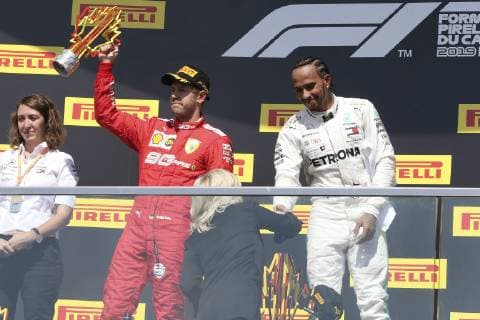 HAMILTON Lewis F1 Team Mercedes AMG Sieger in Montreal bei der Siegerehrung mit VETTEL Sebastian Formel 1 GP 2019 Kanada am 09.06.2019 in Montreal