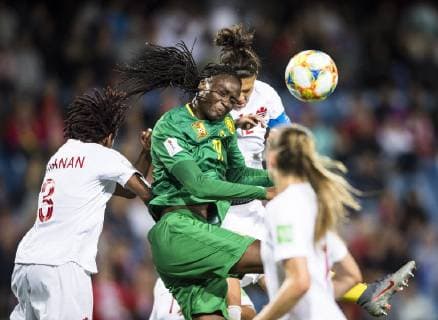 (190611) -- MONTPELLIER, June 11, 2019 (Xinhua) -- Christine Sinclair (R, top) of Canada vies with Marlyse Ngo Ndoumbouk (2nd L) of Cameroon during the group E match between Canada and Cameroon at the 2019 FIFA Women s World Cup in Montpellier, France on June 10, 2019. Canada won 1-0. (Xinhua Xiao Yijiu) (SP)FRANCE-MONTPELLIER-2019 FIFA WOMEN S WORLD CUP-GROUP E-CANADA VS CAMEROON 