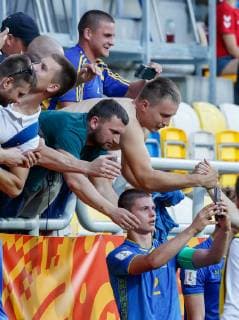 Gdynia, Polen, 11.06.2019, FIFA U-20-Weltmeisterschaft Polen 2019, Halbfinale, Ukraine - Italien, Ukraine schlussjubel mit Fans ( Defodi-01048-180961