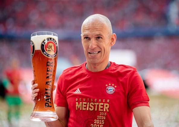 18. Mai 2019: Muenchen, Allianz Arena: Fussball 1. Bundesliga, 34. Spieltag: FC Bayern Muenchen - Eintracht Frankfurt: Muenchens Arjen Robben bei den Fans.