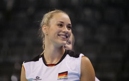 Stuttgart , Volleyball Nations League , Deutschland vs. Dominikanische Republik , Louisa Lippmann ( GER )