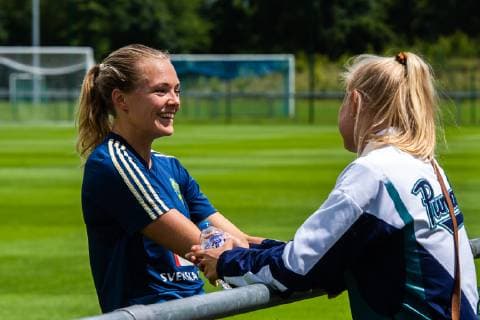 190612 Magdalena Eriksson of Sweden with girlfriend Pernille Harder after training session on June 12, 2019 in Rennes. Photo: Simon Hastegard Bildbyran Kod SH 180068 Copyright: SIMONxHASTEGARD BB190612SH003