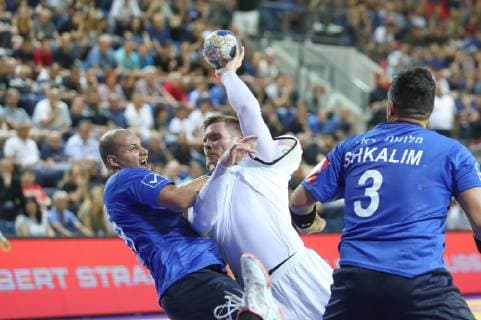 Sport Bilder des Tages Tel Aviv-Jaffa, Israel 12.06.2019, EHF EURO-Qualifikation 2020, Runde 5, Gruppe 1, Israel - Deutschland, Johannes Golla (GER) controls the ball ( Defodi-09-535-000289