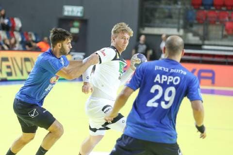 Tel Aviv-Jaffa, Israel 12.06.2019, EHF EURO-Qualifikation 2020, Runde 5, Gruppe 1, Israel - Deutschland, Franz Semper (GER) controls the ball ( Defodi-09-535-000295