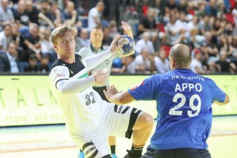 Tel Aviv-Jaffa, Israel 12.06.2019, EHF EURO-Qualifikation 2020, Runde 5, Gruppe 1, Israel - Deutschland, Franz Semper (GER) controls the ball ( Defodi-09-535-000296