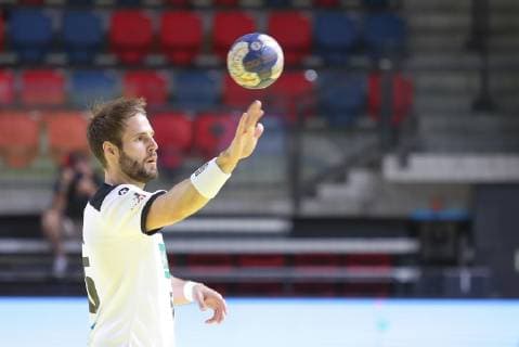 Tel Aviv-Jaffa, Israel 12.06.2019, EHF EURO-Qualifikation 2020, Runde 5, Gruppe 1, Israel - Deutschland, Nico Budel (GER) controls the ball ( Defodi-09-535-000299