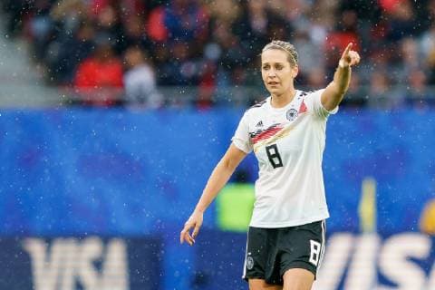 Valenciennes, France 12.06.2019, FIFA Fussball-Weltmeisterschaft 2019 der Frauen, Gruppe B, 2. Spieltag, Deutschland - Spanien, Lena Goessling (GER) gestikuliert, gestures ( Defodi-01001215461